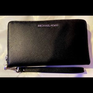 MK - New with tags - Holds a phone in the back. iPhone 12 Pro Max size fits